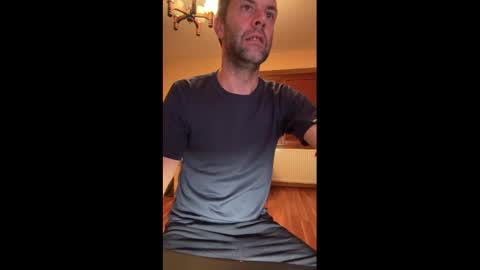 Snapshot of tlcik chatting on 10/12/25, 11:59 tlcik online show from 10/12/25, 11:59