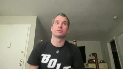 Snapshot of tleigh24 chatting on 01/08/25, 11:52 tleigh24 online show from 01/08/25, 11:52