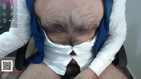 Snapshot of toaster1993 chatting on 10/30/25, 05:02 Leonel online show from 10/30/25, 05:02