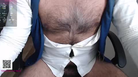 Snapshot of toaster1993 chatting on 12/05/25, 08:34 Leonel online show from 12/05/25, 08:34