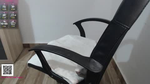 Snapshot of toaster1993 chatting on 12/14/25, 08:52 Leonel online show from 12/14/25, 08:52