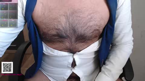 Snapshot of toaster1993 chatting on 12/18/25, 09:15 Leonel online show from 12/18/25, 09:15