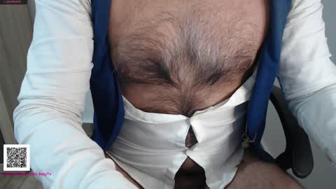 Snapshot of toaster1993 chatting on 12/21/25, 06:04 Leonel online show from 12/21/25, 06:04