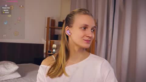 Mary online show from 11/25/25, 06:35