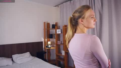 Mary online show from 12/18/25, 07:03