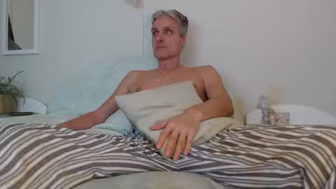 Daniel Bisexual uncut 20cm online show from 12/08/24, 03:13