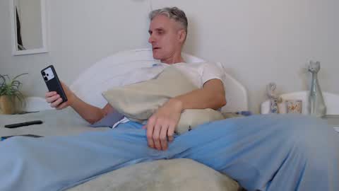 Daniel Bisexual uncut 20cm online show from 01/11/25, 03:09
