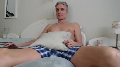 Daniel Bisexual uncut 20cm online show from 02/22/25, 07:34
