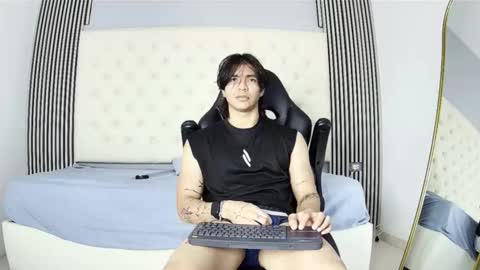 toji lee online show from 11/02/25, 07:49