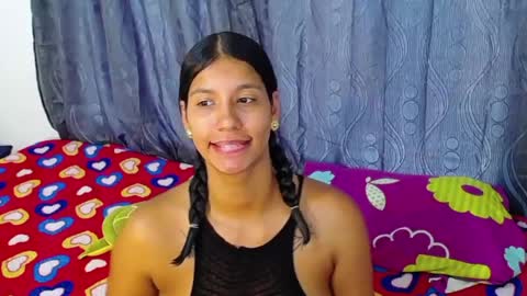 Snapshot of tokihoney chatting on 05/20/26, 09:43 Adela y juan online show from 05/20/26, 09:43
