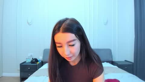 Lia online show from 12/19/25, 03:46