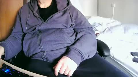 tolon408472 online show from 02/19/25, 12:33