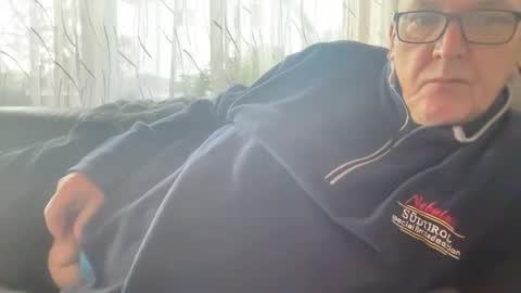 Tom online show from 11/23/25, 07:52