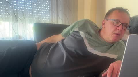 Tom online show from 04/08/26, 04:40