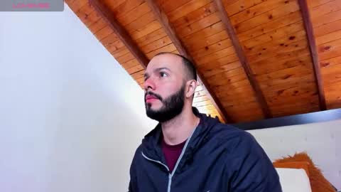 Snapshot of tom_bailey_ chatting on 10/13/25, 12:05 online show from 10/13/25, 12:05