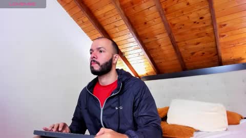 Snapshot of tom_bailey_ chatting on 10/14/25, 12:06 online show from 10/14/25, 12:06