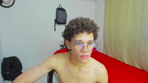 Snapshot of tom_blue10 chatting on 09/11/25, 11:43 Tom Blue online show from 09/11/25, 11:43