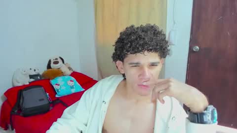 Snapshot of tom_blue10 chatting on 09/22/25, 12:29 Tom Blue online show from 09/22/25, 12:29