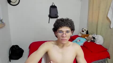 Snapshot of tom_blue10 chatting on 09/29/25, 12:21 Tom Blue online show from 09/29/25, 12:21