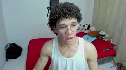 Snapshot of tom_blue10 chatting on 09/30/25, 12:21 Tom Blue online show from 09/30/25, 12:21