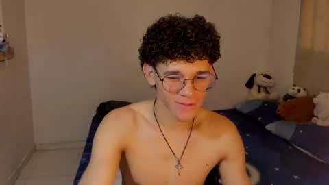 Snapshot of tom_blue10 chatting on 10/28/25, 01:03 Tom Blue online show from 10/28/25, 01:03