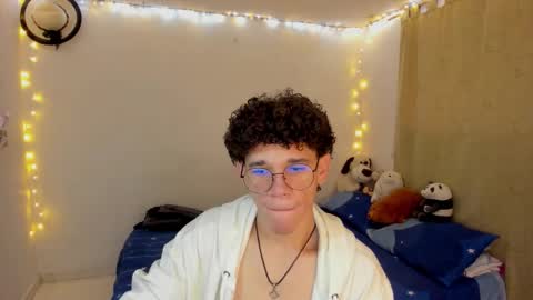 Snapshot of tom_blue10 chatting on 10/29/25, 12:29 Tom Blue online show from 10/29/25, 12:29