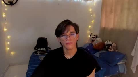 Snapshot of tom_blue10 chatting on 10/30/25, 06:41 Tom Blue online show from 10/30/25, 06:41