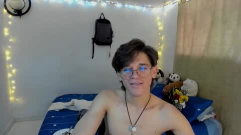 Snapshot of tom_blue10 chatting on 10/31/25, 03:13 Tom Blue online show from 10/31/25, 03:13