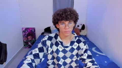 Tom Blue online show from 03/04/26, 01:33