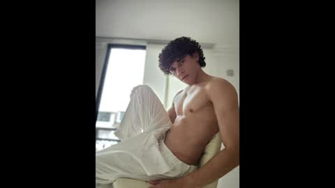 Snapshot of tom_blue10 chatting on 05/13/26, 06:27 Tom Blue online show from 05/13/26, 06:27