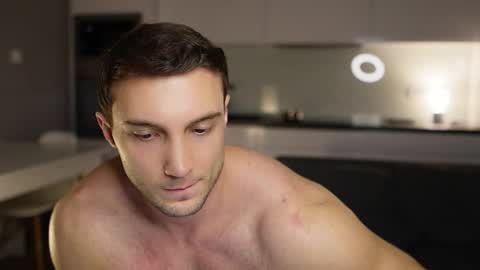 Tom online show from 12/17/25, 07:42