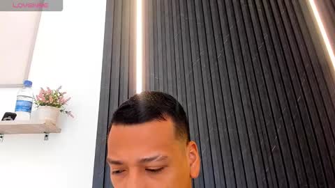 Tom muscle1 online show from 10/31/25, 12:06