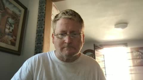 Snapshot of tomascausa chatting on 12/16/24, 06:38 Hola online show from 12/16/24, 06:38