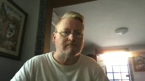 Snapshot of tomascausa chatting on 01/07/25, 03:23 Hola online show from 01/07/25, 03:23