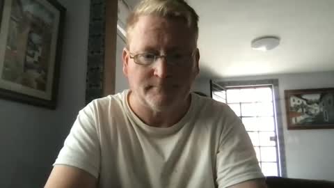 Snapshot of tomascausa chatting on 01/10/25, 09:53 Hola online show from 01/10/25, 09:53