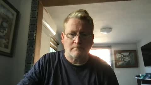 Snapshot of tomascausa chatting on 01/14/25, 10:02 Hola online show from 01/14/25, 10:02