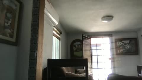 Snapshot of tomascausa chatting on 01/24/25, 08:32 Hola online show from 01/24/25, 08:32