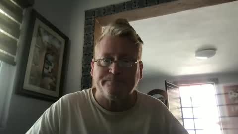 Snapshot of tomascausa chatting on 02/13/25, 07:10 Hola online show from 02/13/25, 07:10