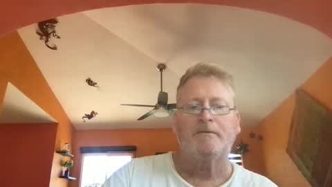 Snapshot of tomascausa chatting on 04/24/26, 06:32 Hola online show from 04/24/26, 06:32