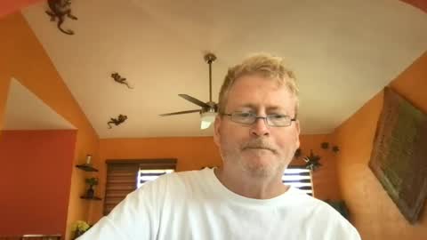 Snapshot of tomascausa chatting on 06/15/26, 09:17 Hola online show from 06/15/26, 09:17