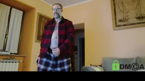 Snapshot of tomasmilian77 chatting on 12/15/24, 01:02 Tomas Milian online show from 12/15/24, 01:02