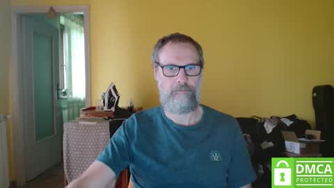 Snapshot of tomasmilian77 chatting on 11/18/25, 08:19 Tomas Milian online show from 11/18/25, 08:19