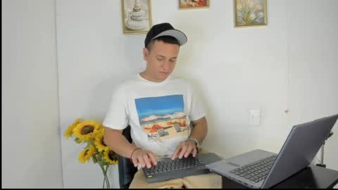 Snapshot of tomasstyl_ chatting on 06/02/26, 06:32 tomasstyl_ online show from 06/02/26, 06:32