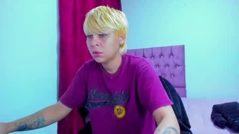 Snapshot of tomboygirl69 chatting on 10/19/25, 09:15 tomboygirl69 online show from 10/19/25, 09:15