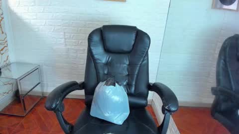 Snapshot of tomboygirl69 chatting on 11/26/25, 07:04 tomboygirl69 online show from 11/26/25, 07:04