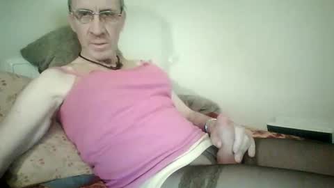 Snapshot of tomislav321 chatting on 04/23/26, 08:00 tomislav321 online show from 04/23/26, 08:00
