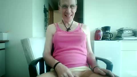 Snapshot of tomislav321 chatting on 05/06/26, 01:27 tomislav321 online show from 05/06/26, 01:27