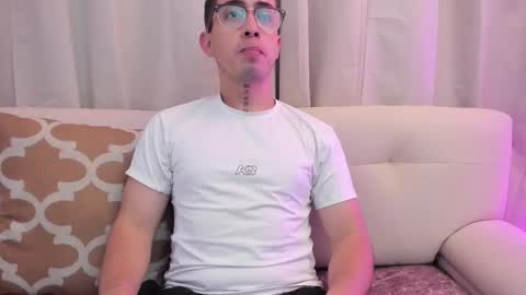 Snapshot of tommas_johnson chatting on 02/17/26, 03:36 Tomas online show from 02/17/26, 03:36