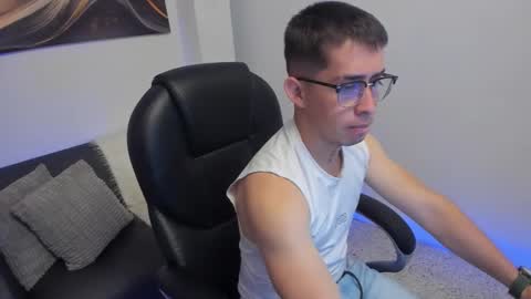 Snapshot of tommas_johnson chatting on 02/22/26, 03:51 Tomas online show from 02/22/26, 03:51