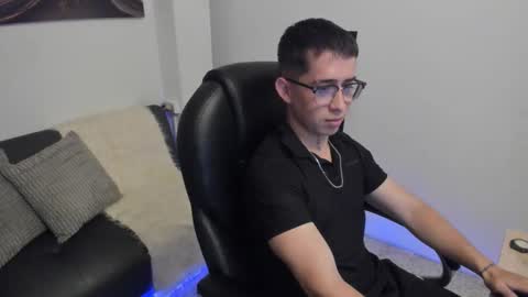 Snapshot of tommas_johnson chatting on 02/24/26, 03:59 Tomas online show from 02/24/26, 03:59